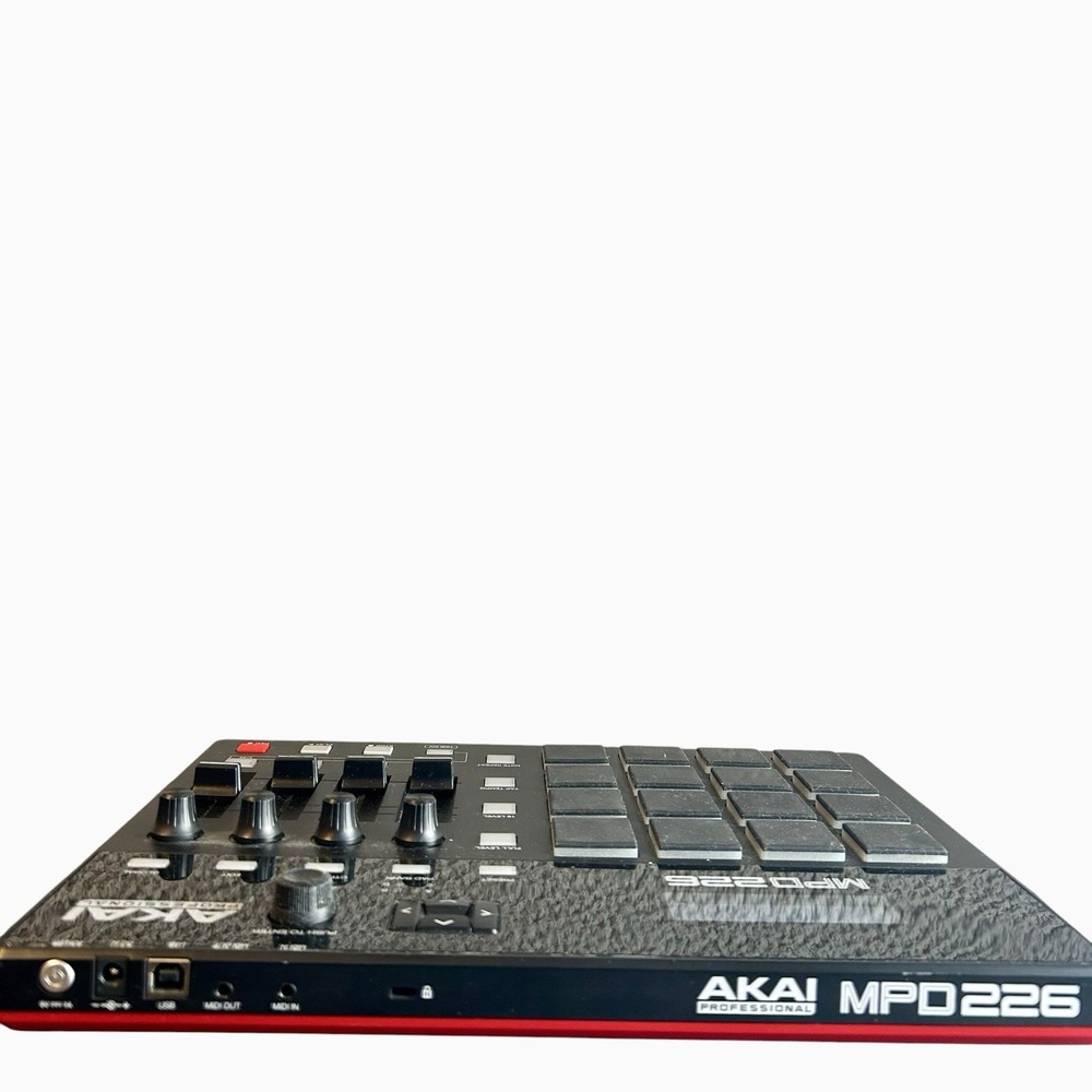 Akai Professional MPD226 Midi Pad Controller with 16 MPC Pads (with USB)